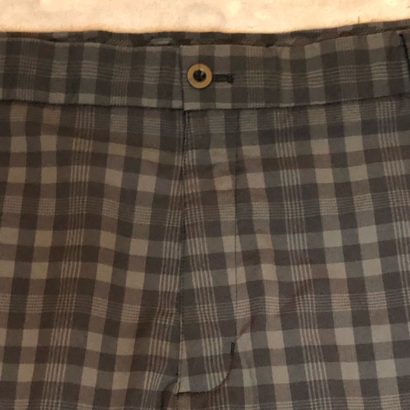 Nike Golf Men's Dri-Fit Flat Front Shorts Shades of Black and Gray Plaid Size 38 - Picture 2 of 8